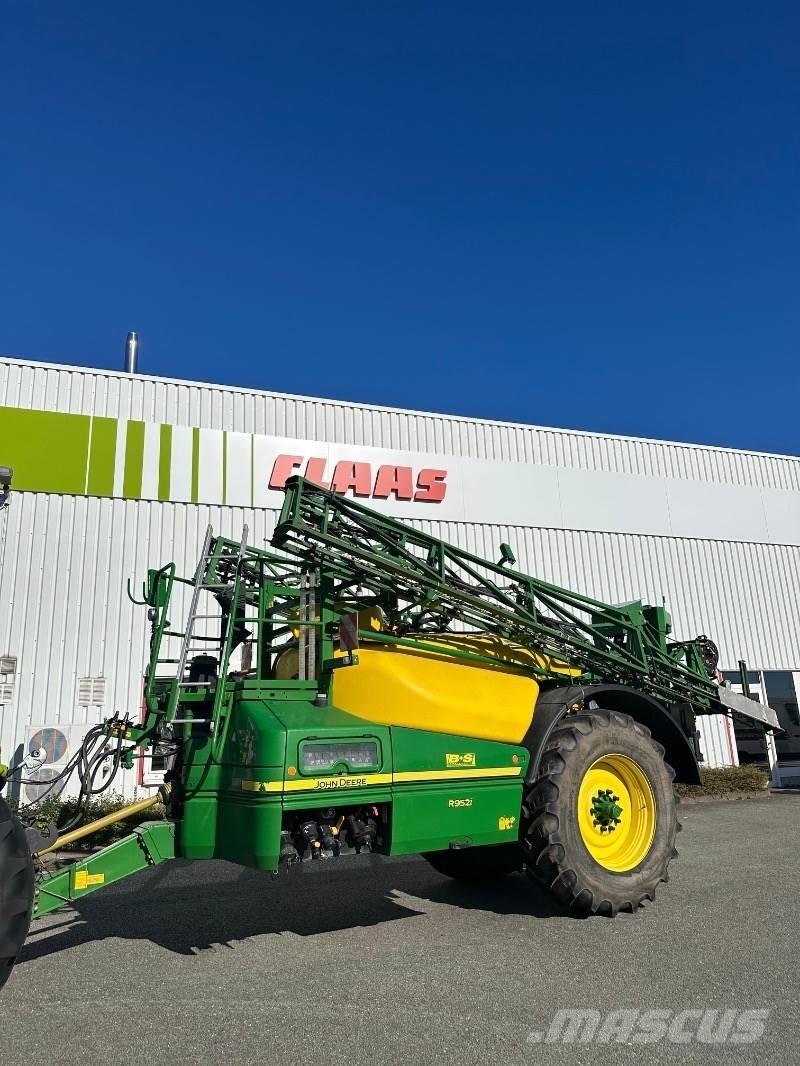 John Deere R952 i Trailed sprayers