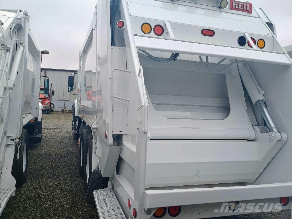 International SF667 Waste trucks