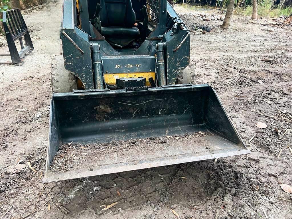 John Deere 312 Skid steer loaders