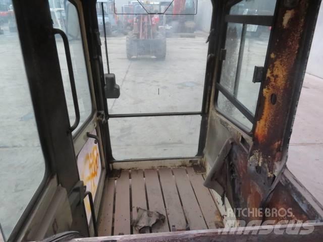 Schaeff HML 22 Cabins and interior