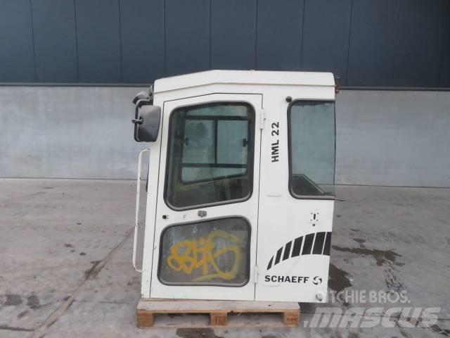 Schaeff HML 22 Cabins and interior