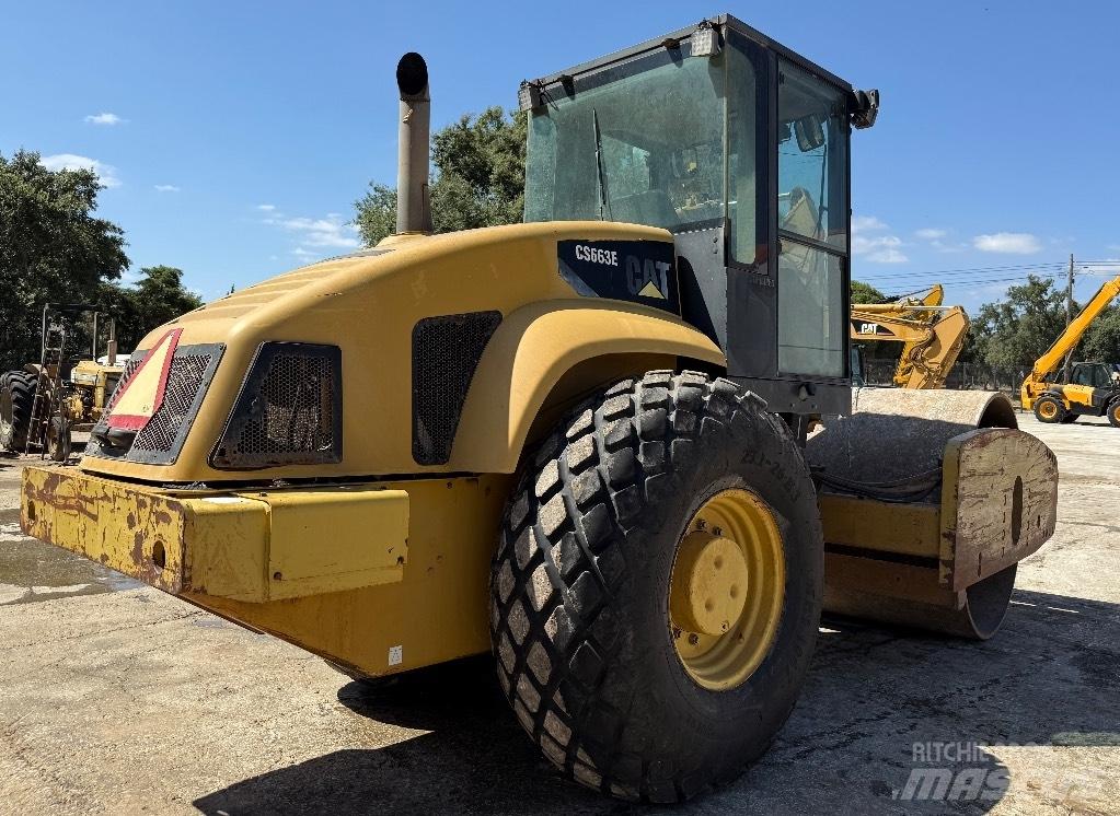 CAT CS 663 E Soil compactors