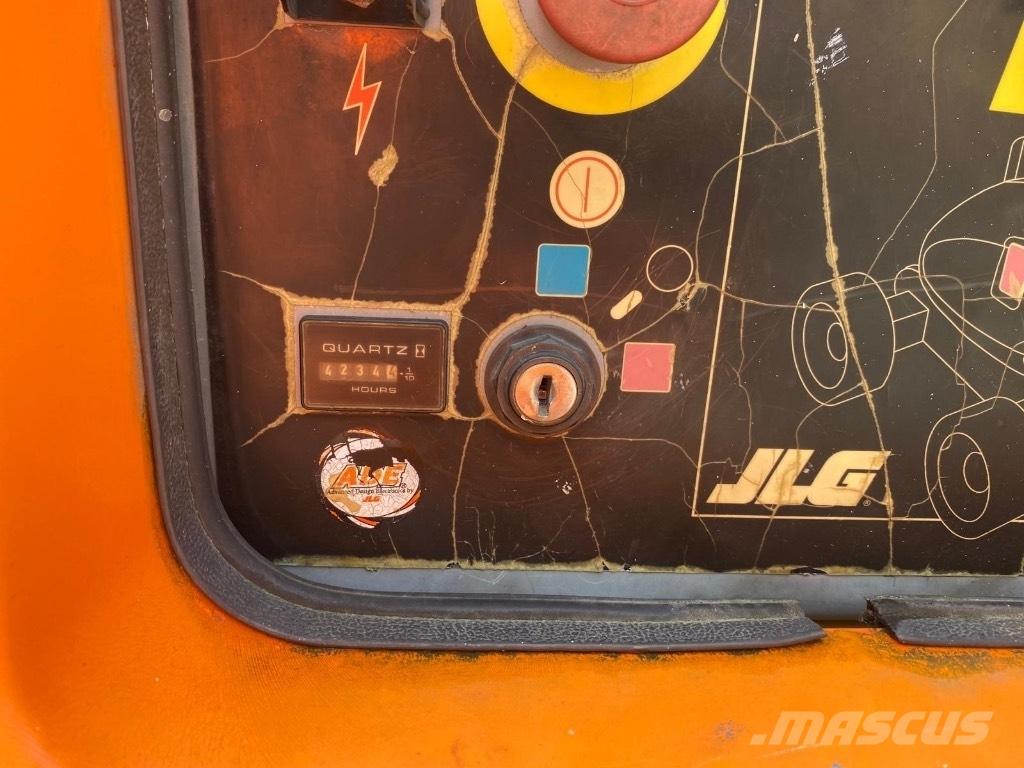 JLG 600 AJ Articulated boom lifts