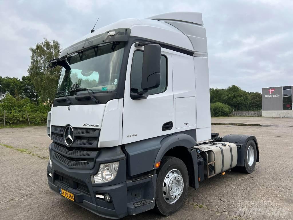 Mercedes-Benz 1842 Prime Movers