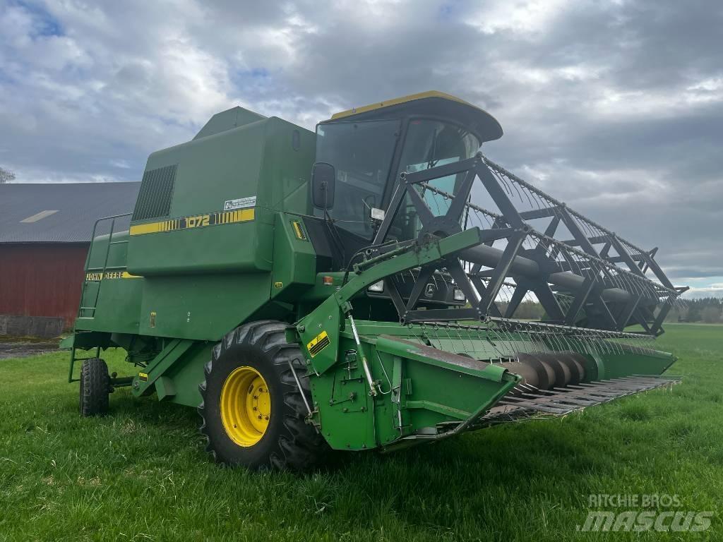 John Deere 1072 Combine harvesters