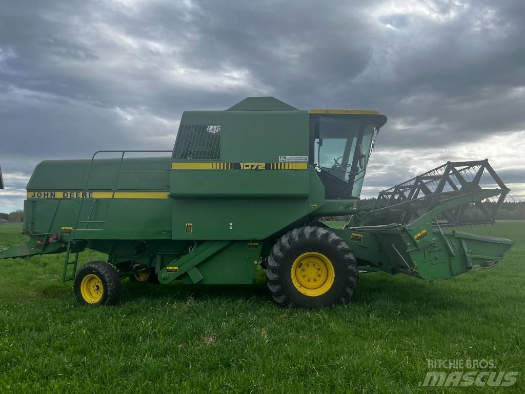 John Deere 1072 Combine harvesters