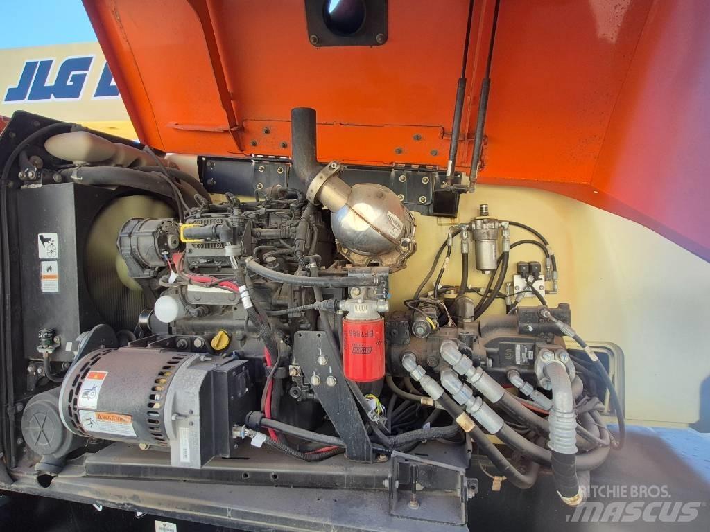 JLG 800 AJ Articulated boom lifts