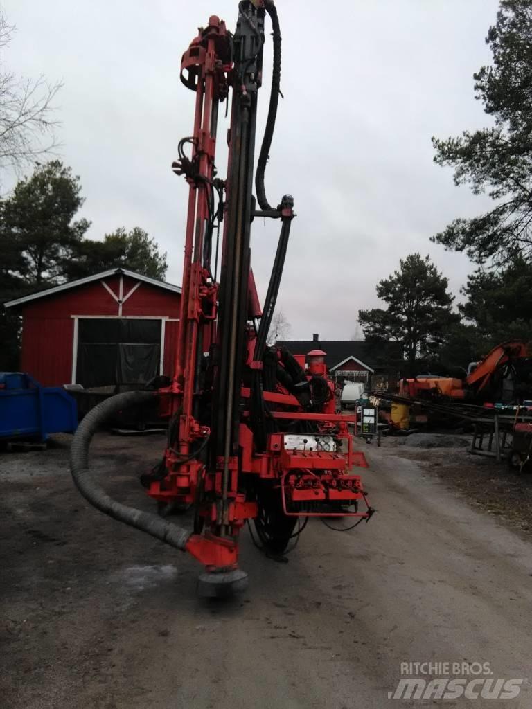 Tamrock Dhat 500 Surface drill rigs