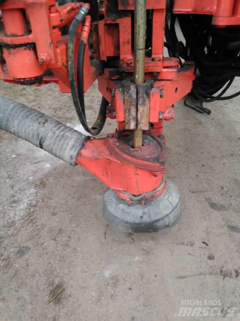 Tamrock Dhat 500 Surface drill rigs