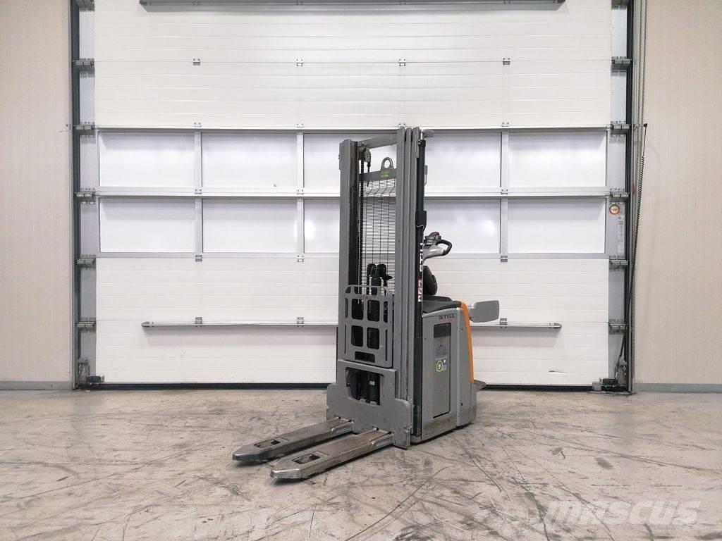 Still EXV SF 16 Pedestrian stacker
