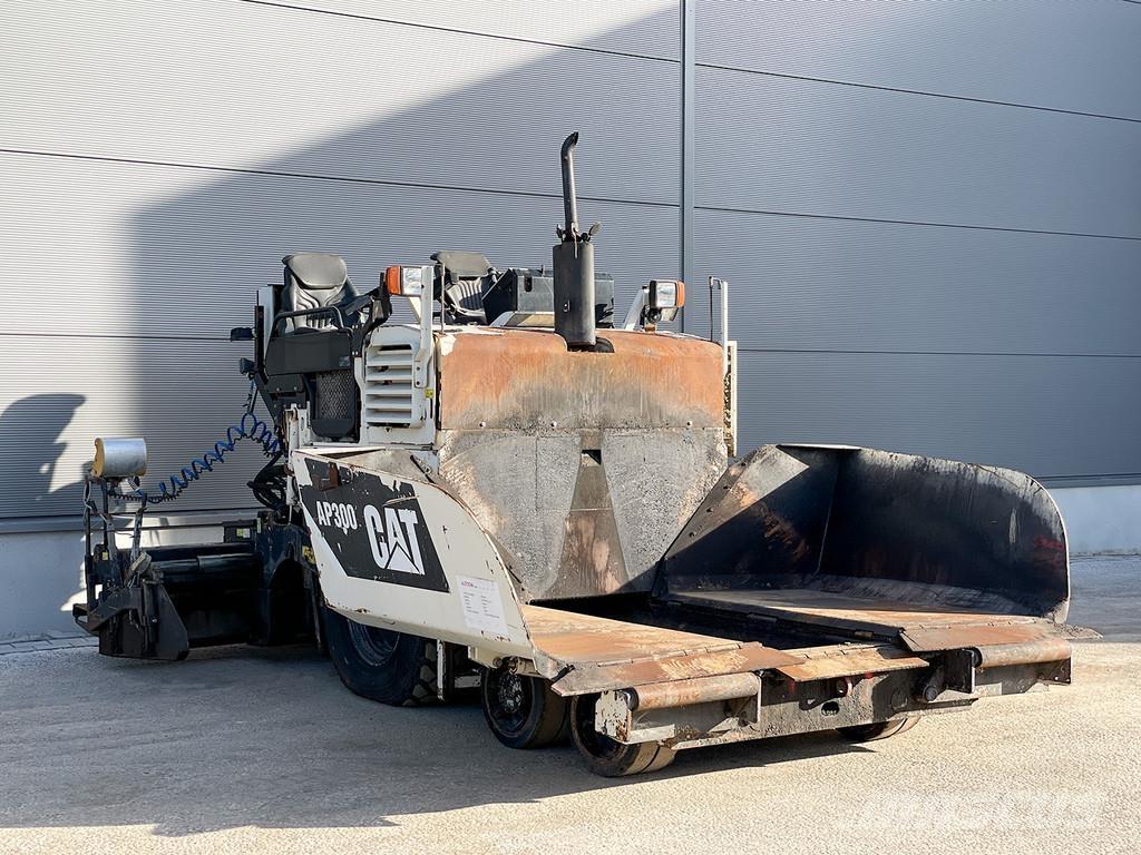 CAT AP300 Asphalt pavers