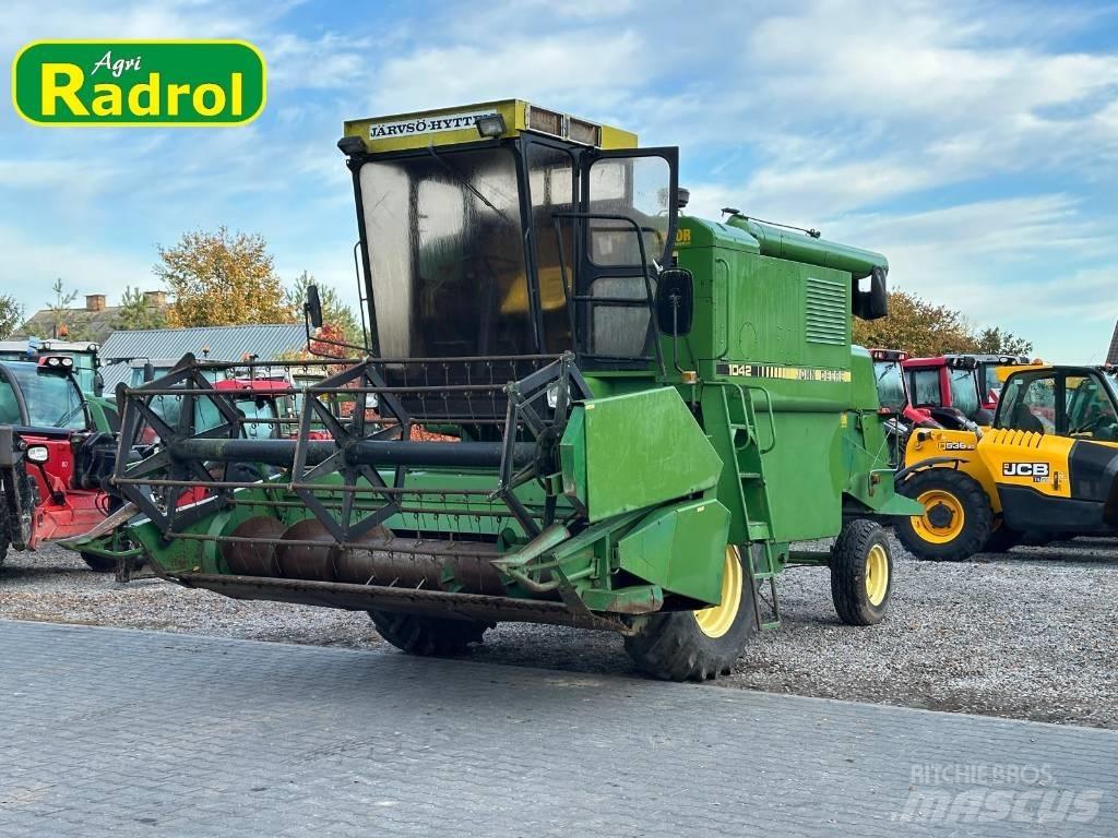 John Deere 1042 Combine harvesters