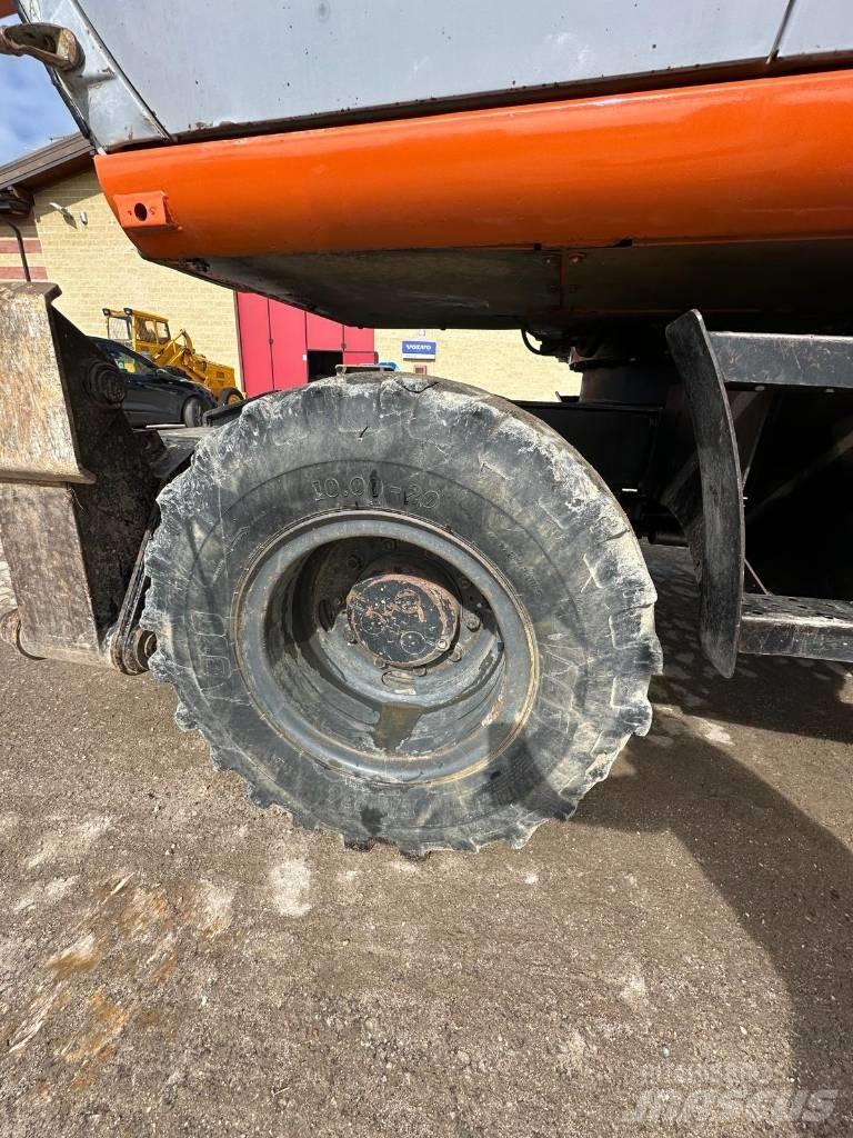Hitachi EX 165 Wheeled excavators