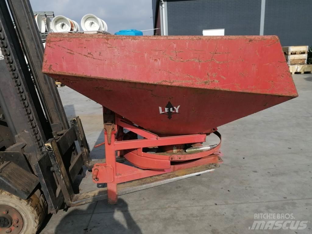Lely 900 Farm machinery