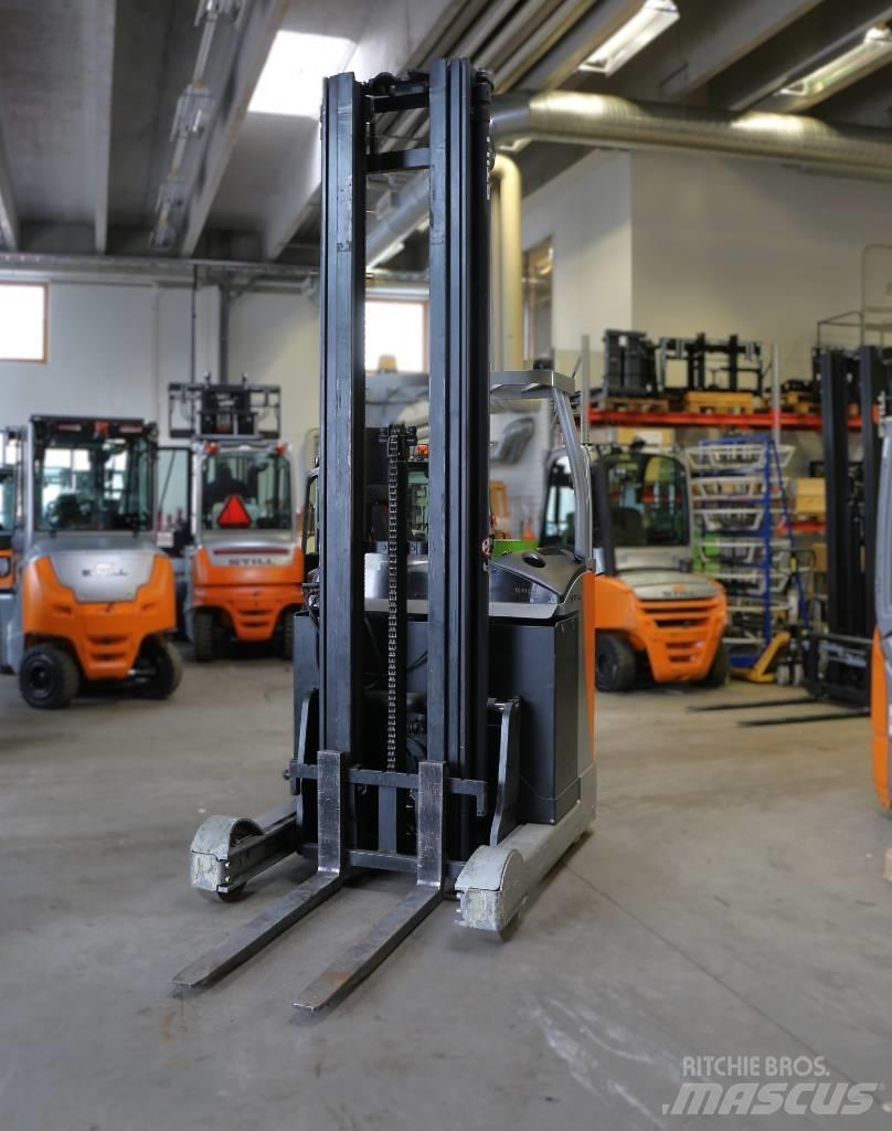 Still Finland FMX17 Reach truck