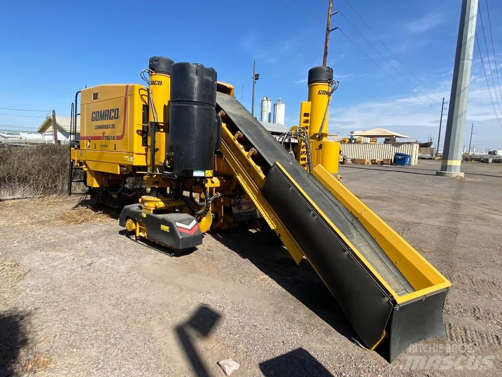 Gomaco Commander III Concrete pavers