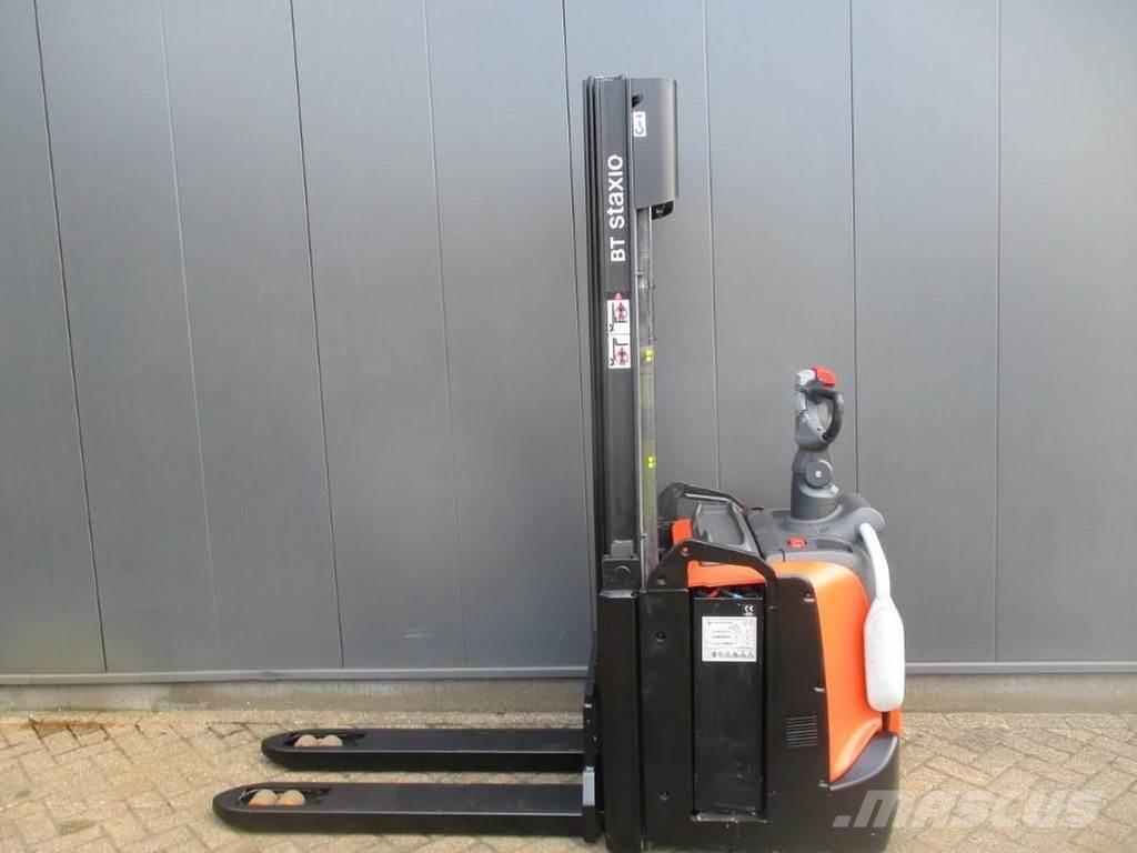 Toyota SPE 120L Pedestrian stacker