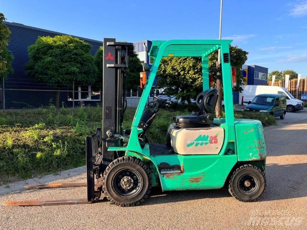 Mitsubishi FD25 Diesel trucks