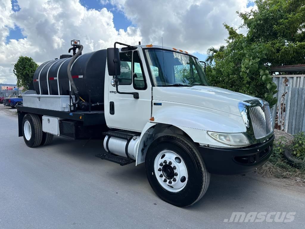 International 4300 Commercial vehicle