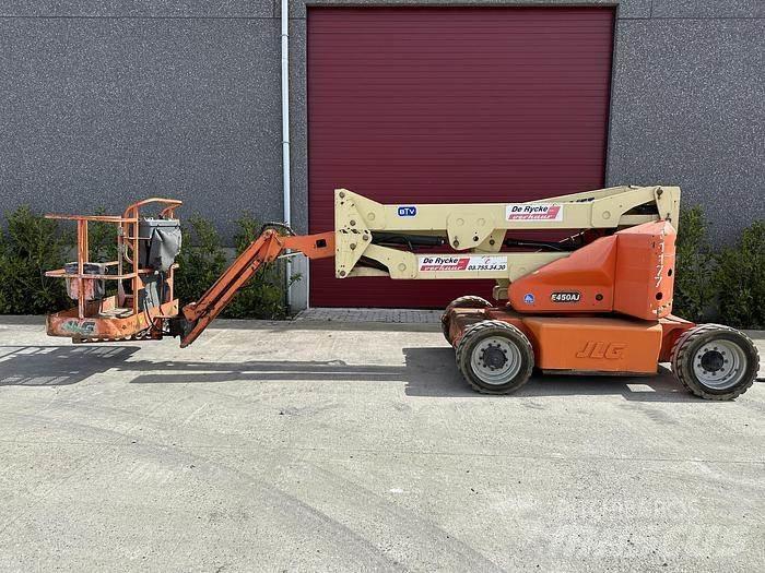 JLG E450 Articulated boom lifts
