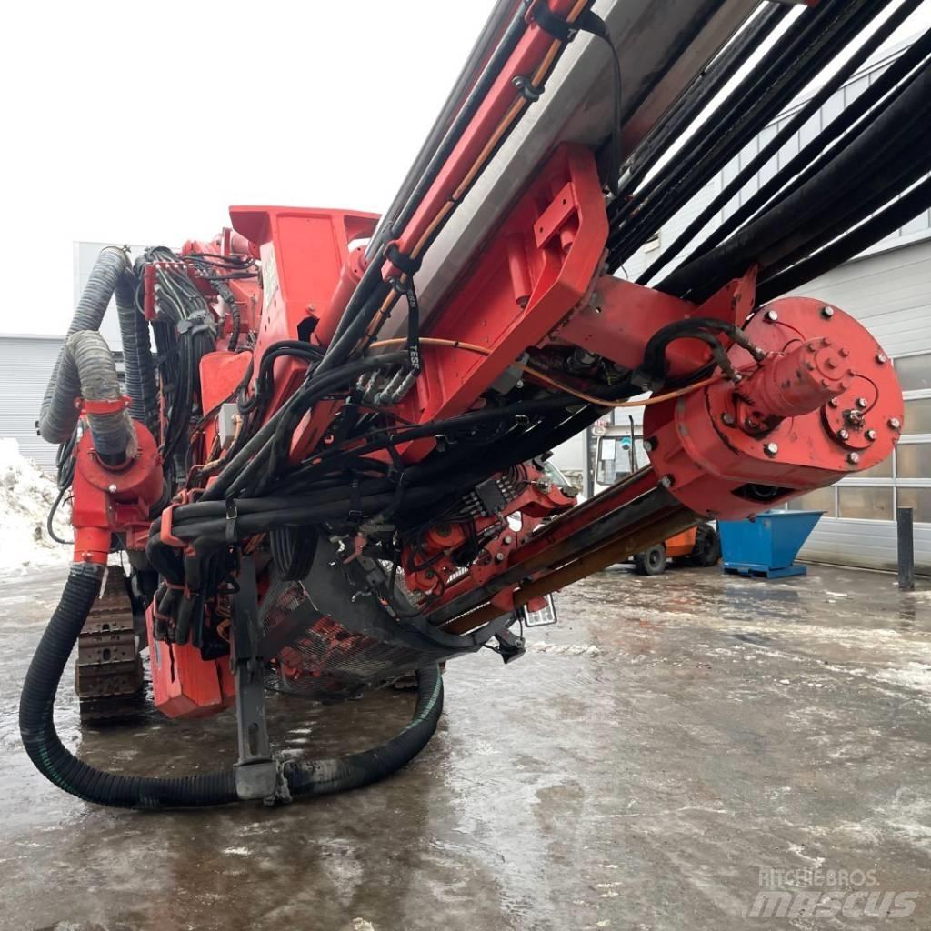 Sandvik DX800i Surface drill rigs