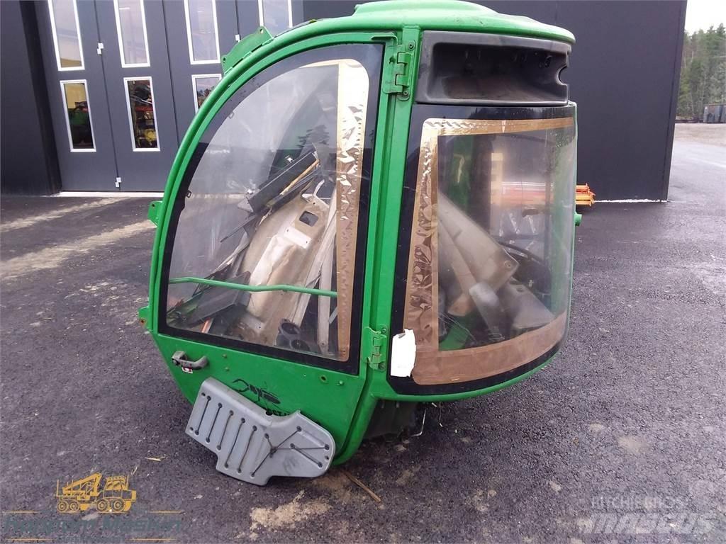 John Deere 1910e Cabins and interior