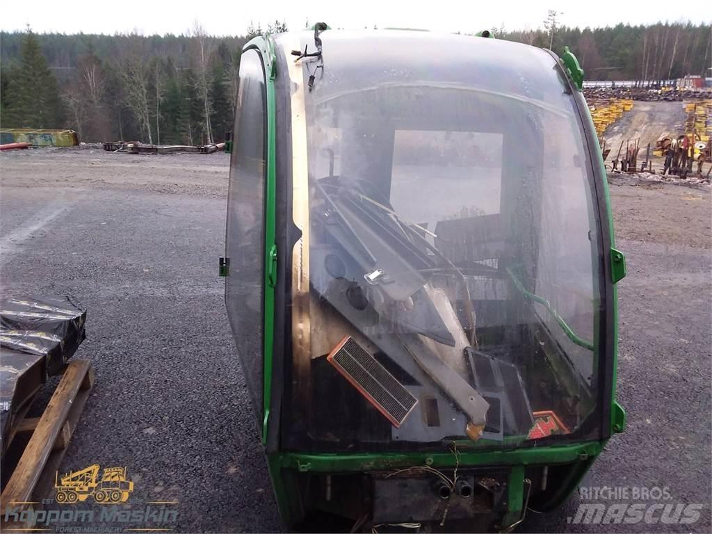 John Deere 1910e Cabins and interior
