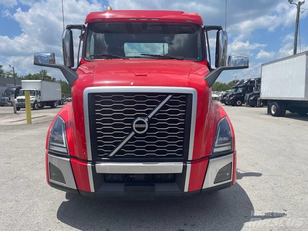 Volvo VNL64T300 Prime Movers