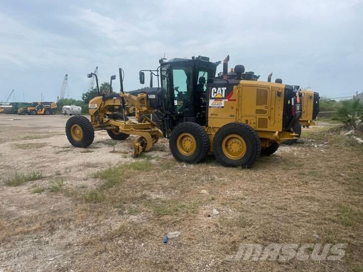 CAT 140 M 2 Graders