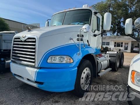Mack CXN613 Prime Movers