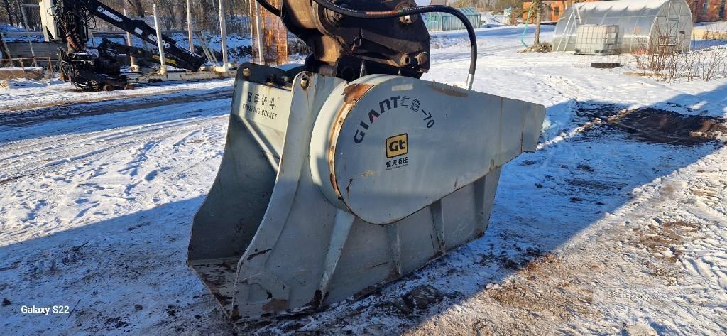 GiANT CB-70 Crushing buckets
