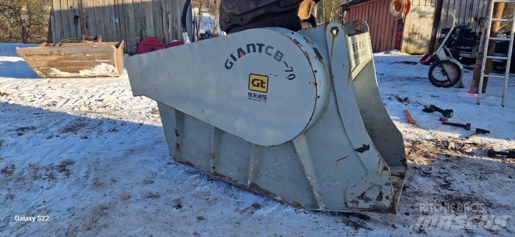GiANT CB-70 Crushing buckets