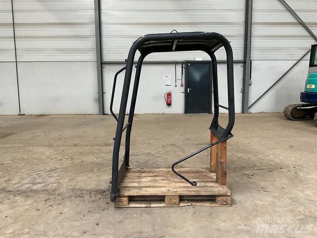 Kubota U 27-4 Cabins and interior