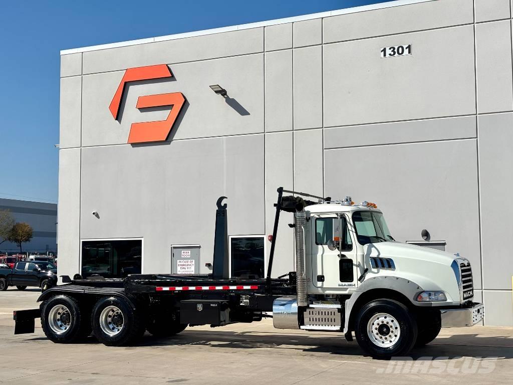 Mack GU813 Demountable trucks