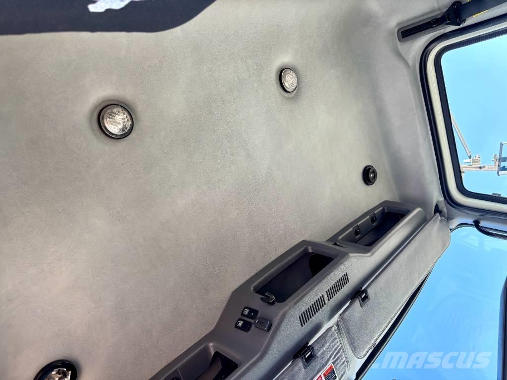 Mack GU813 Demountable trucks