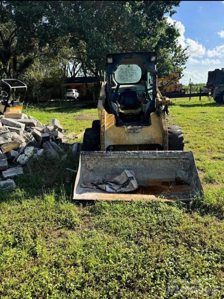 CAT 248C Skid steer loaders