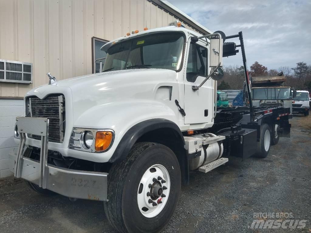 Mack CV 713 Waste trucks