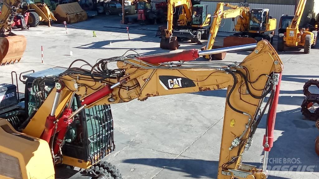 CAT M318F Wheeled excavators