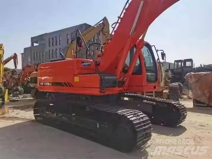 Doosan DX225LC Crawler excavators