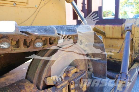 CAT D6D Crawler dozers