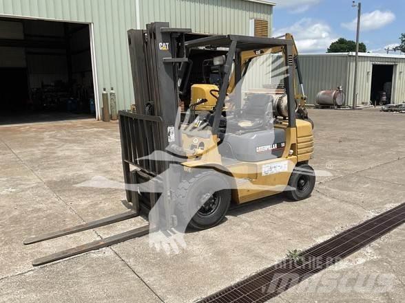 CAT GP25 Diesel trucks