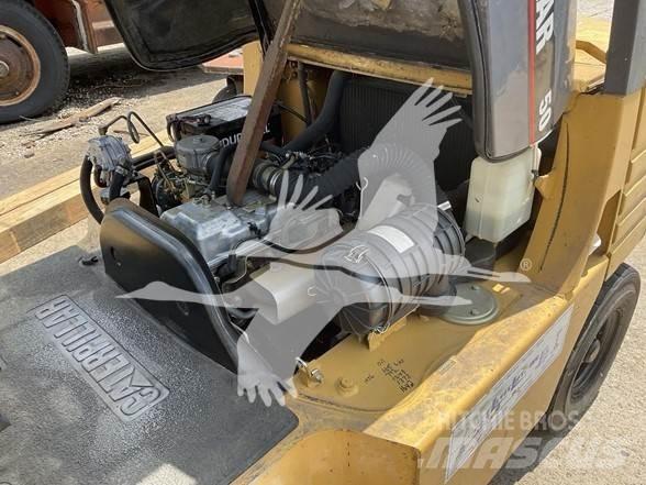 CAT GP25 Diesel trucks