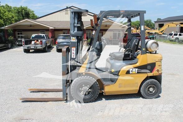 CAT GP25N Diesel trucks