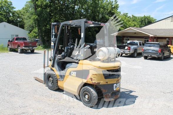 CAT GP25N Diesel trucks