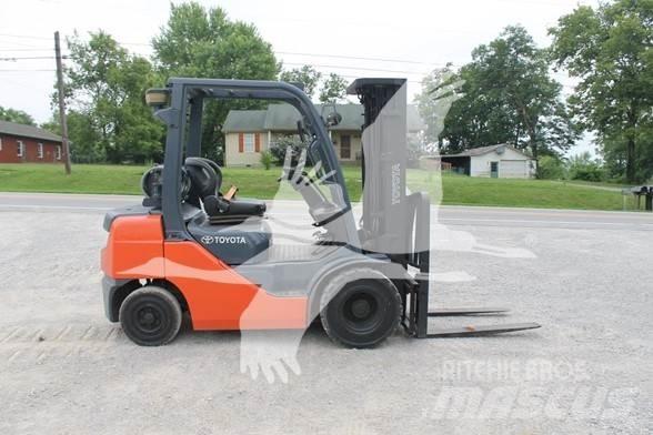Toyota 8FGU25 Diesel trucks