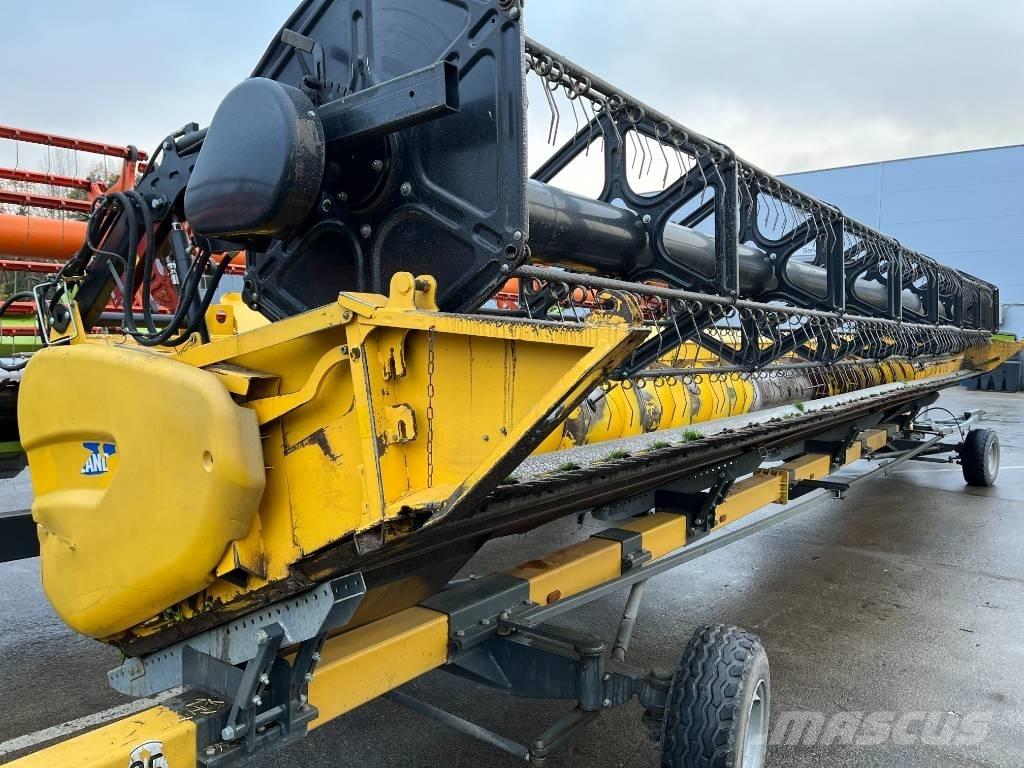 New Holland CR 9.90 Combine harvesters