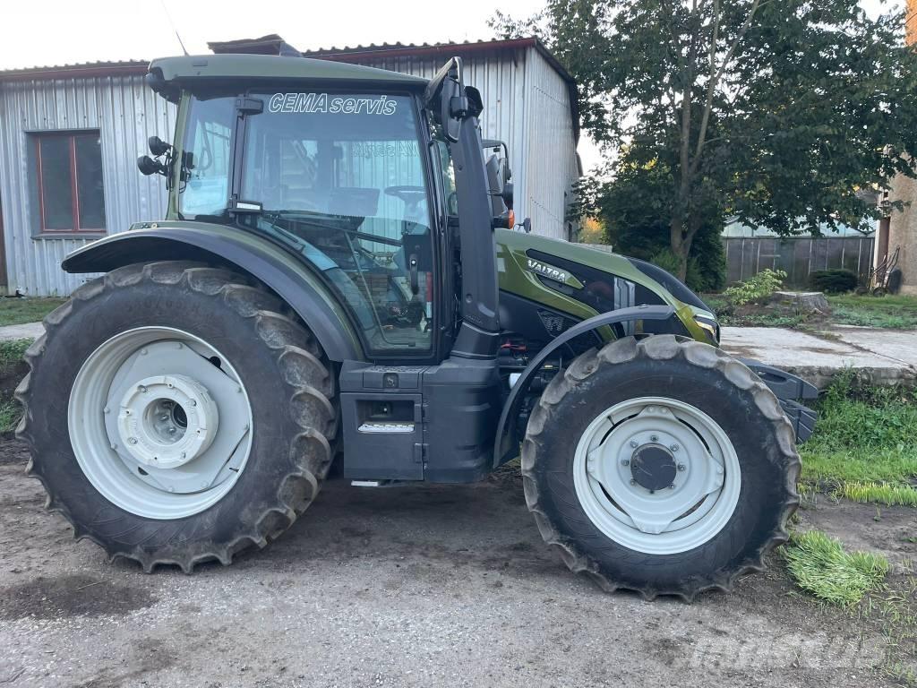 Valtra G 135 Tractors