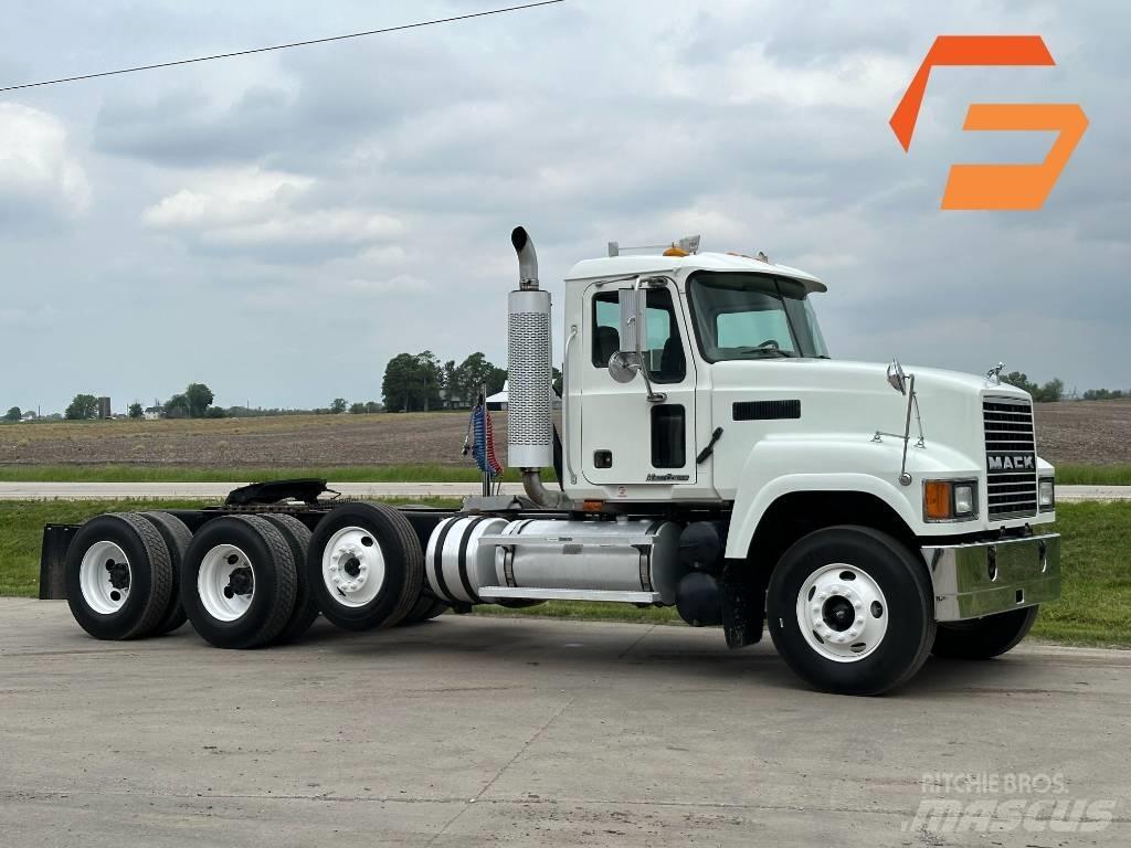 Mack CHN 613 Prime Movers
