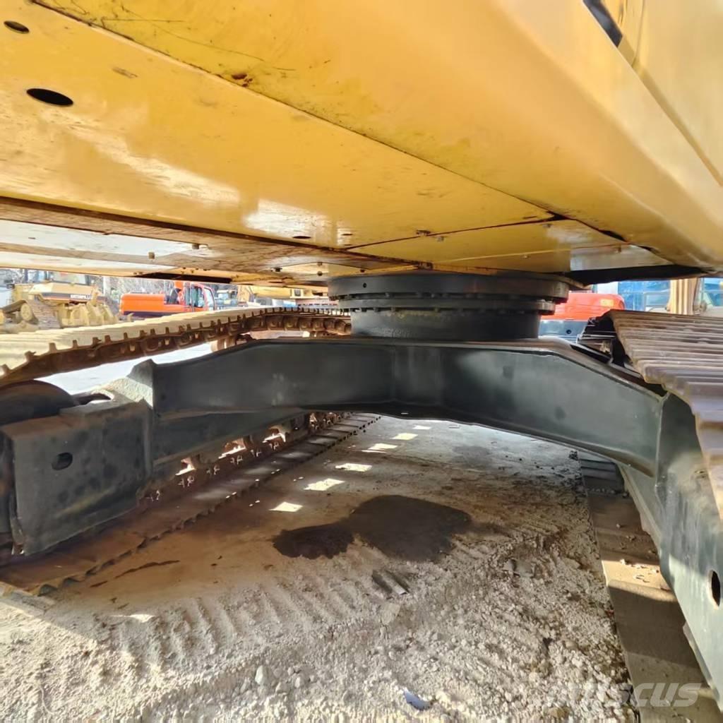 Komatsu PC 200-7 Crawler excavators