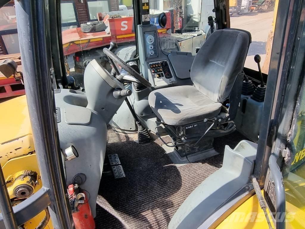 Komatsu WB 93 S-5EO Backhoe